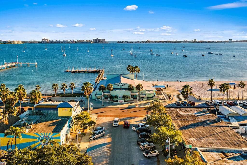 Quaint Gulfport Beach Bungalow Сент-Питерсберг Экстерьер фото
